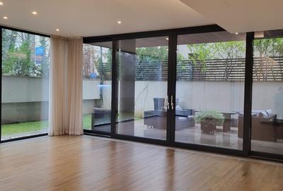 Apartament cu 4 camere decomandat în Primăverii