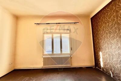 De vânzare casă cu 4 camere, Ultracentral, str Mihai Eminescu - 13