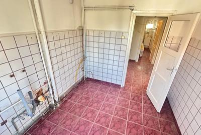 De vanzare 2 camere decomandat etaj 1 cu centrala Complex Studentesc - 4