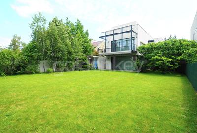 Casă individuală cu 6 camere în Iancu Nicolae