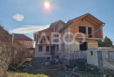 Cladire la rosu 300 mp utili + 130 mp, iesire 2 strazi, aproape centru - 1