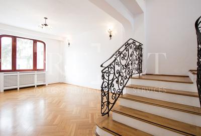 Casă cu 8 camere în Floreasca