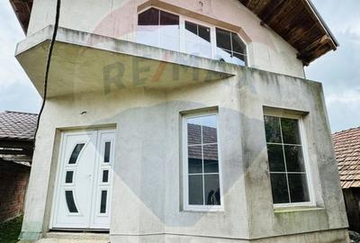 Casă individuală cu 6 camere în Câmpulung la Tisa