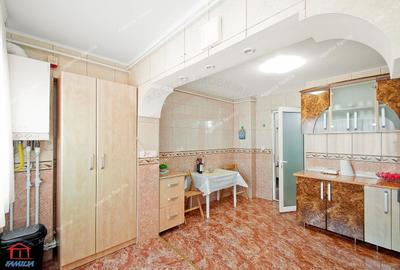 De închiriat apartament 3 camere, Micro 20 - 15