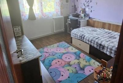 Apartament cu 2 camere semidecomandat în Mircea cel Bătrân
