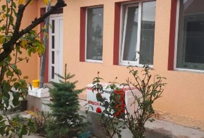 Inchiriez casa cu  2 camere,hol,baie,buc. pt. activitati comerciale in SANICOARA - 4
