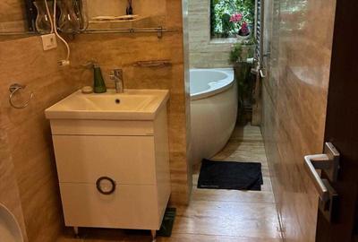 Apartamen spatios cu 3 camere- Bld Unirii - 5