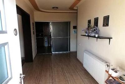 Vila individuala -  7 camere- Domnesti - Tudor Vladimirescu- 400 mp teren - 2000 - 4