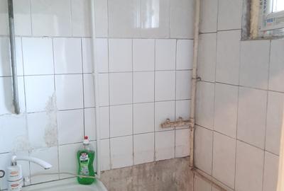 Toporasi-Branistari, sector 5, garsoniera-etaj 1 din P+4, bloc civilizat - 6