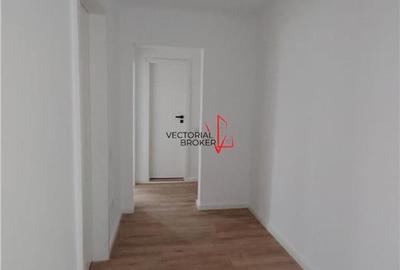 Apartament cu 3 camere semidecomandat în Titan