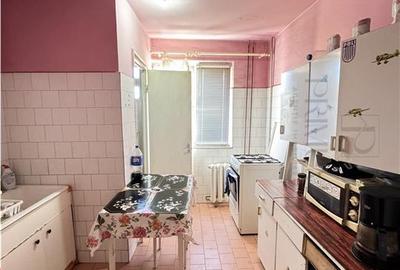 DAMBOVITA - 2 CAMERE - BLOC IZOLAT - ETAJ INTERMEDIAR - DE RENOVAT - 3