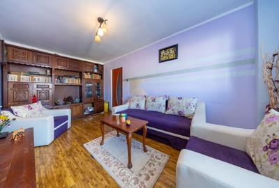 Apartament cu 3 camere decomandat în Răcădău