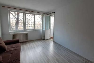 Apartament cu 2 camere semidecomandat în Colentina