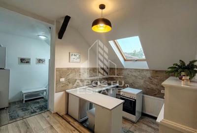 Apartament cu 4 camere semidecomandat, mobilat în Bălcescu