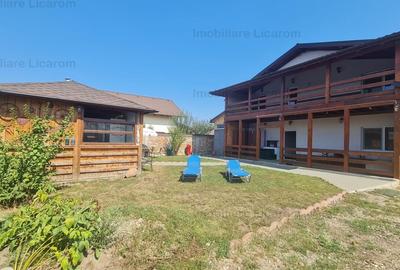 Casă individuală cu 8 camere decomandat în Cristian