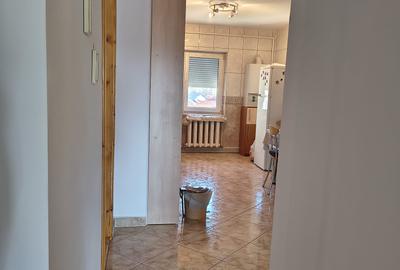 Apartament cu 3 camere Zona centrala Str. Bucegi Liceul de Arte etaj 3 , 2 balc - 8