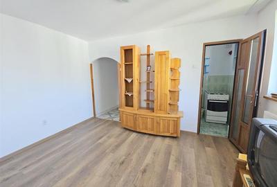 Apartament cu 2 camere nedecomandat în 9 Mai