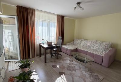 Apartament cu 3 camere decomandat în Metalurgiei