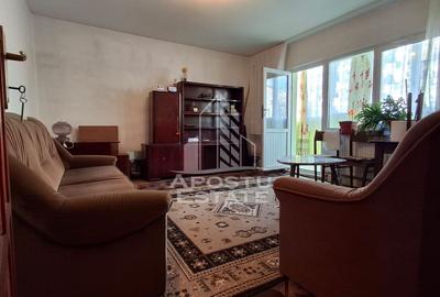 Apartament cu 3 camere decomandat, mobilat în Miorița