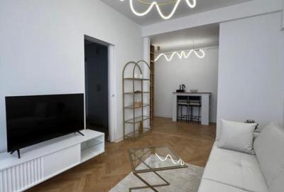 Apartament cu 2 camere semidecomandat, mobilat în Calea Victoriei