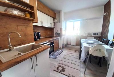 Apartament cu 4 camere semidecomandat, mobilat în Zimbru