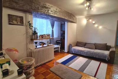 Apartament cu 4 camere decomandat, mobilat în Brâncoveanu