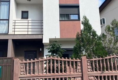 Casă individuală cu 5 camere în Central