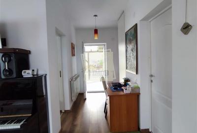 Casă individuală cu 5 camere în Cristian