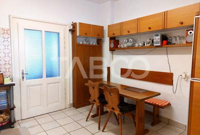 Casa si curte pretabila pentru 2 familii 980 mp teren liber Cisnadie - 21