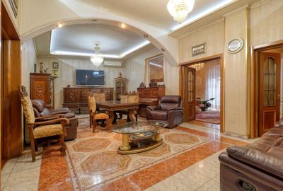 Apartament cu 4 camere decomandat în P-ța Unirii