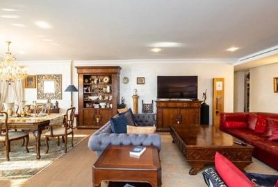 Apartament cu 7 camere decomandat în Herăstrău