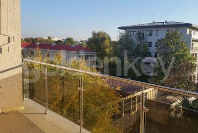 Apartament spatios si luminos cu 4 camere | 2 garaje - 4