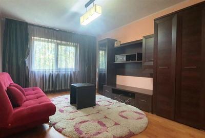 Apartament cu 3 camere decomandat, mobilat în Nicolina