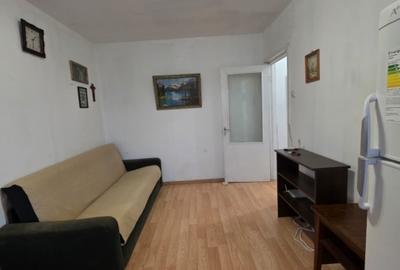 Apartament cu 3 camere semidecomandat în Tătărași
