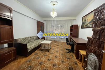 Apartament cu 3 camere decomandat in Centru etaj 3 mobilat