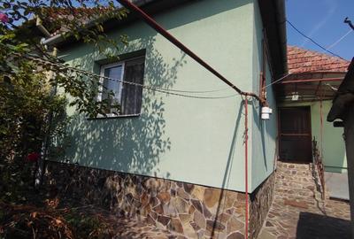 Vand casa cu 3 camere in cartierul Dambul Rotund - 1