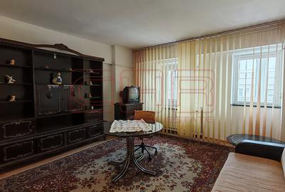 Apartament cu 3 camere semidecomandat în Aviației