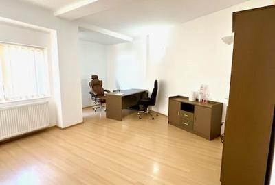 Manifest Modernist în Inima Capitalei: Sediu de Birouri în Vila-Monument - 12