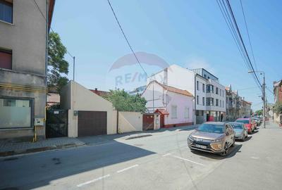 Apartament cu 3 camere semidecomandat în Ultracentral