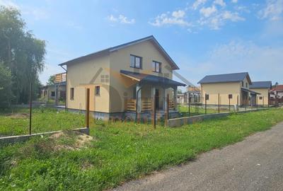 Casa noua de vanzare, cu 625 mp teren, Halchiu la 3 min de centru. - 1