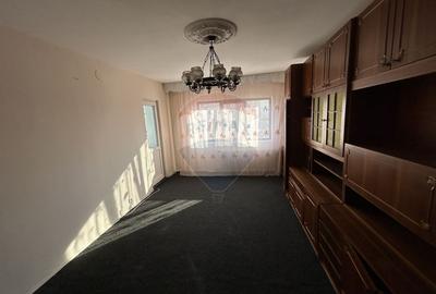 Apartament cu 3 camere decomandat de închiriat în zona Hotvon et.3 - 4