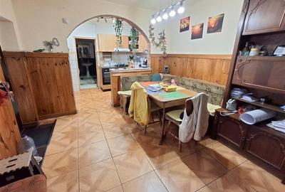 Casa cu doua apartamente garaj pivnita in Cisnadie - 4
