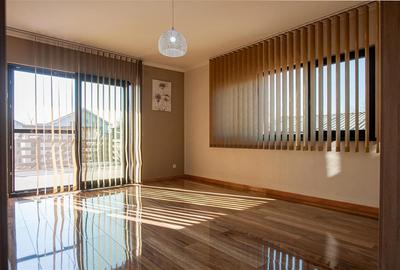 Vila D+P+E cu jaccuzi exterior in Iosia - 8