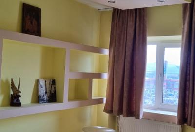 Apartament cu 3 camere decomandat în Baza 3