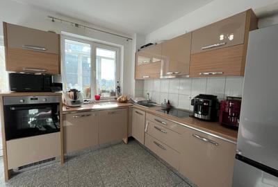 Apartament cu 3 Camere, două băi, 82 Mp utili, Parcare, Bulevardul Magheru,