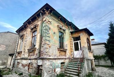 Casă individuală cu 6 camere în Parcul Carol