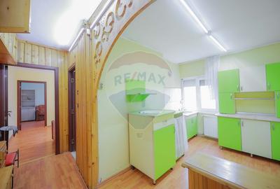 Apartament cu 2 camere semidecomandat, mobilat în Valenta