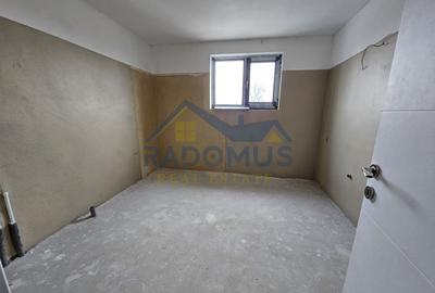 Vila Tătărani - 280 mp utili - 500 mp Teren - 8 Camere + 4 Băi - 18