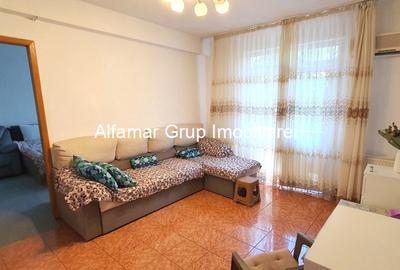 Apartament cu 3 camere semidecomandat în Rahova