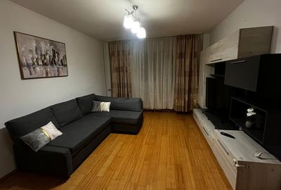 Apartament cu 3 camere decomandat, mobilat în Titan